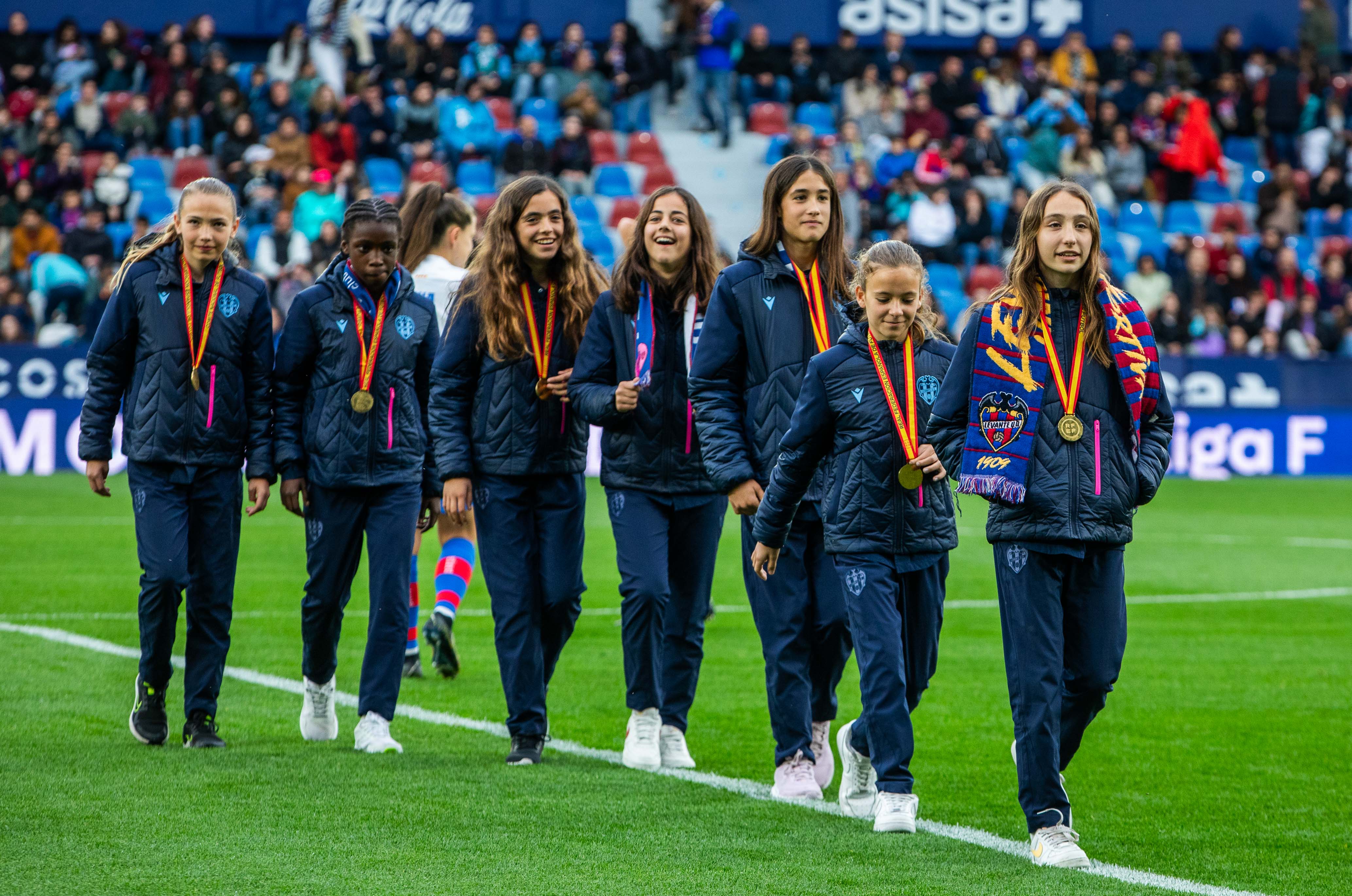 Actos durante el Levante UD Femenino vs FC Barcelona Femení de la jornada  22 de la Liga F 2023-2024 | Levante UD | Web Oficial