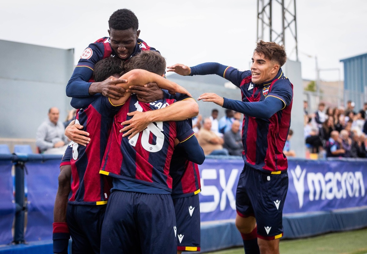 El Atlético Levante UD vuelve a sumar de tres y entra en puestos de ...