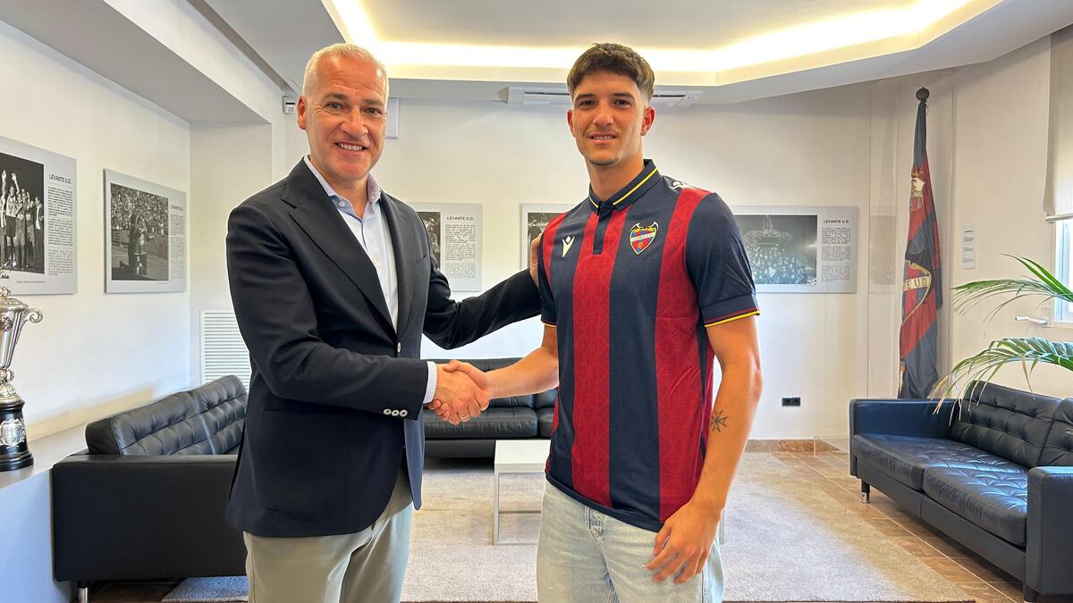 Carlos Peñaranda renueva su vinculación con el Levante UD | Levante UD ...