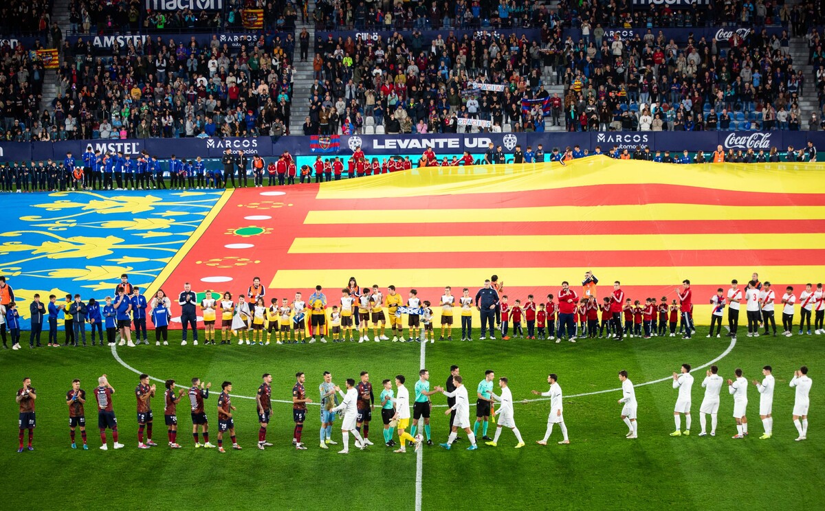Levante UD convierte la previa del partido en un gran homenaje ...