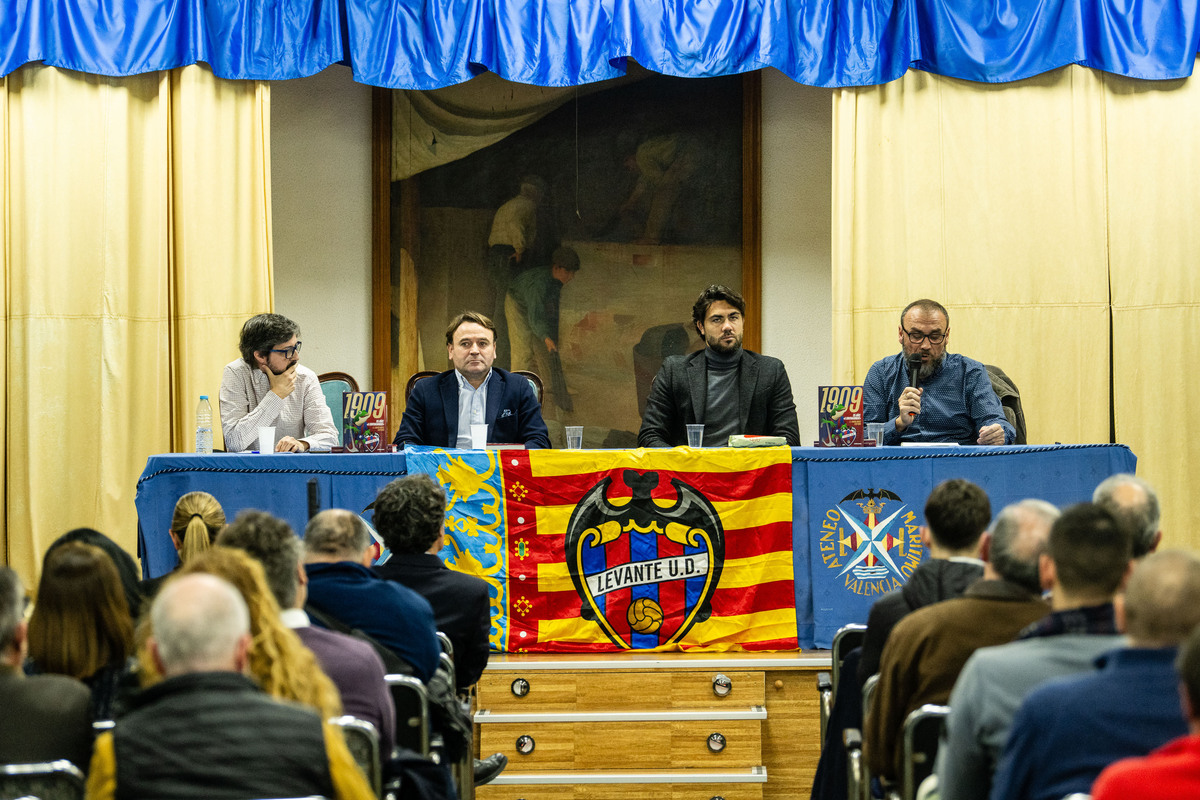 El libro con la historia de los 115 años del Levante UD ya está en la ...