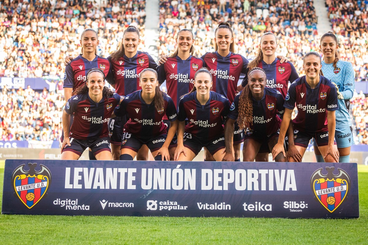Hazte la foto oficial con el Levante UD Femenino | Levante UD | Web Oficial
