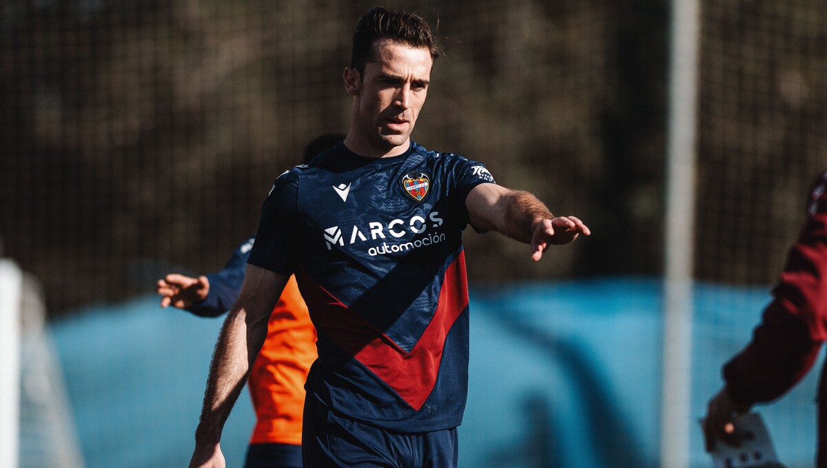 El Levante UD retoma los entrenamientos con la presencia de Manu ...