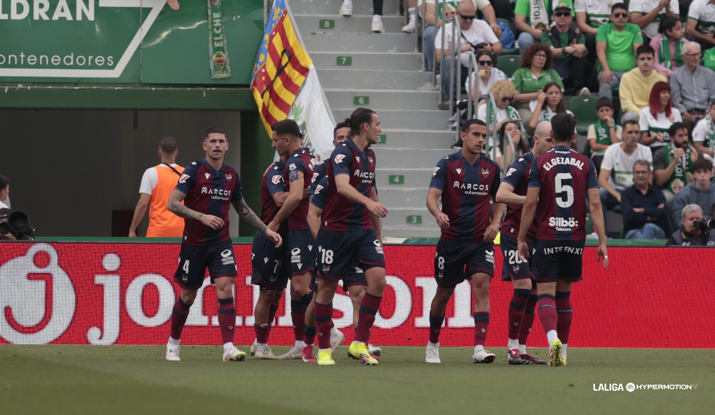 El Levante vence al Elche y deja al rojo vivo la lucha en lo alto de ...