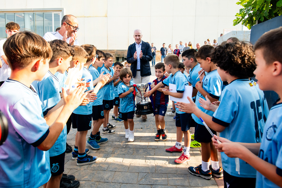 El Levante UD visita Paiporta para llevar la Copa de Campeones de ...