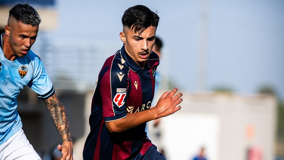 Paco Cortés jugará cedido en la Cultural y Deportiva Leonesa | Levante ...