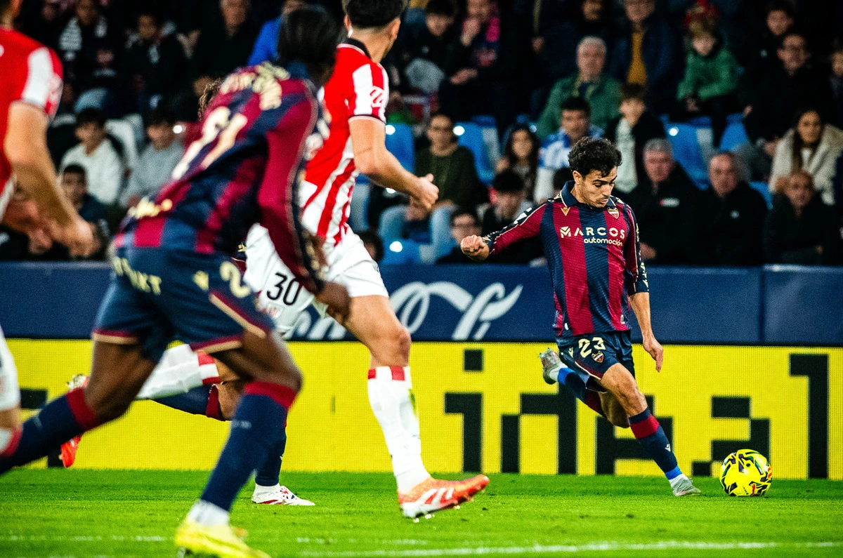 莱万特主场0-2负毕尔巴鄂竞技:首胜梦碎深陷保级泥潭,下半场反扑难挽败局 莱万特主场0-2负毕尔巴鄂竞技:首胜梦碎深陷保级泥潭,下半场反扑难挽败局