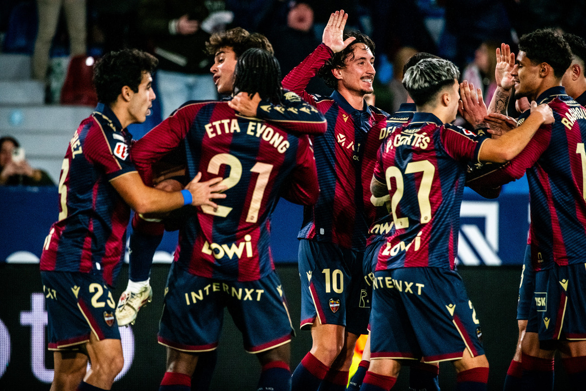 El Estadio Ciutat de València vibra con la victoria del Levante UD ...