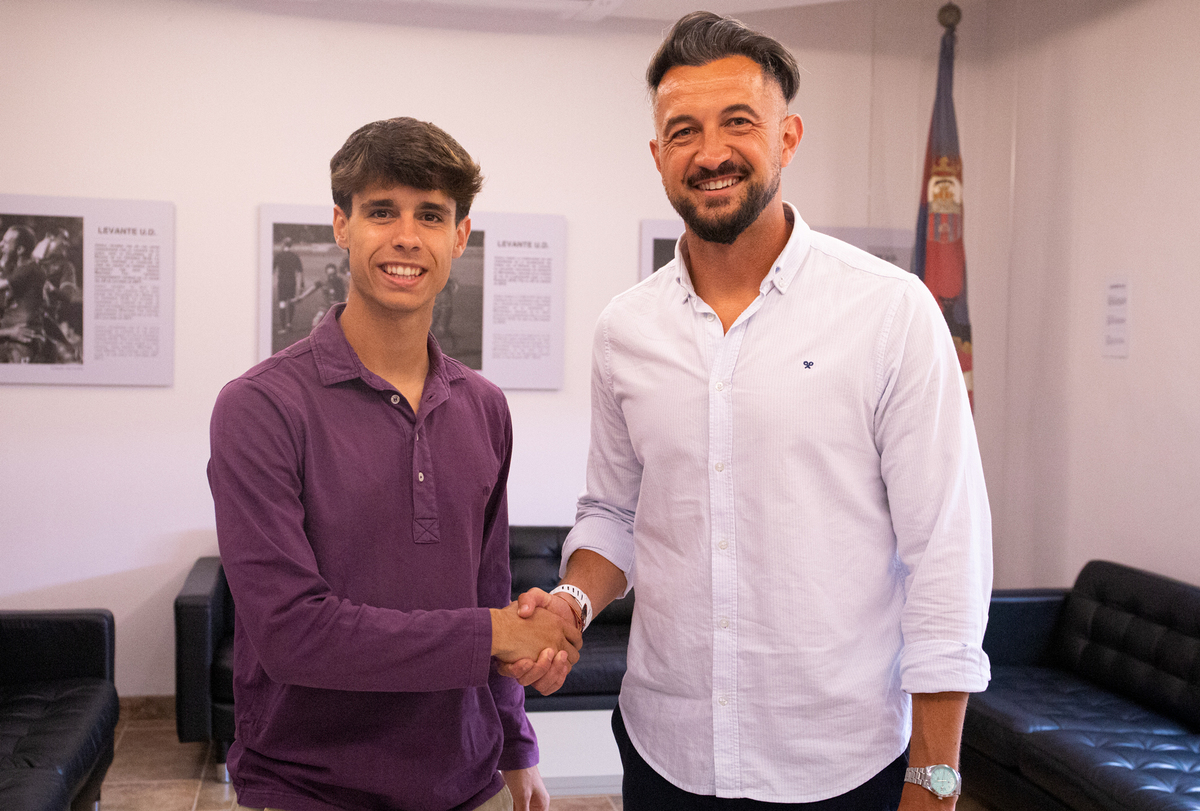 El Levante UD y Pablo Rosón formalizan la renovación de su vinculación ...