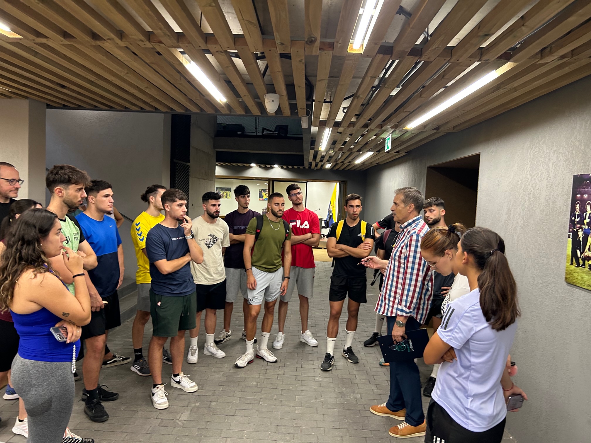 Students from the Faculty of Physical Activity and Sports Sciences at ULPGC University visit our sports city |  UD Las Palmas