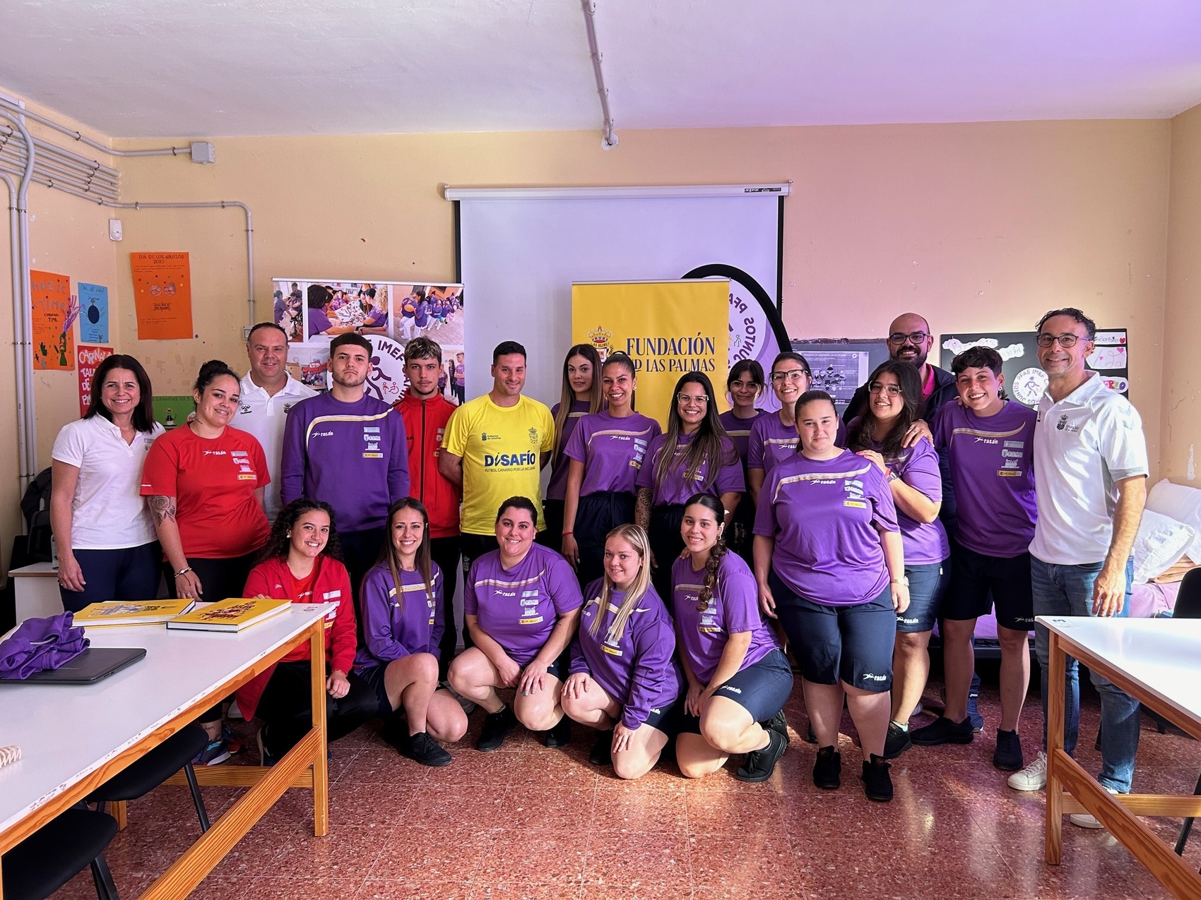 La Fundación UD Las Palmas imparte una charla a los alumnos del PFAE IMEF Caminando Juntos.