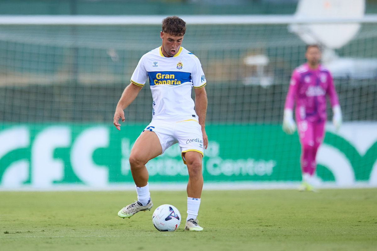Las Palmas redobla esfuerzos con uno menos y cae por la mínima ante Al Ittiahd (1-2)