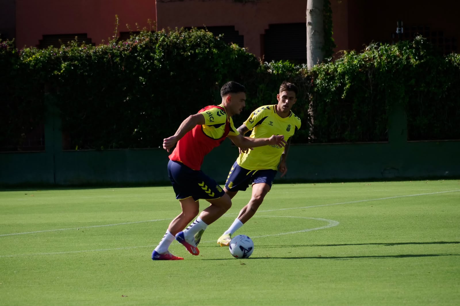 La UD Las Palmas completa una nueva sesión de trabajo en Marbella antes de medirse al Al-Ittihad