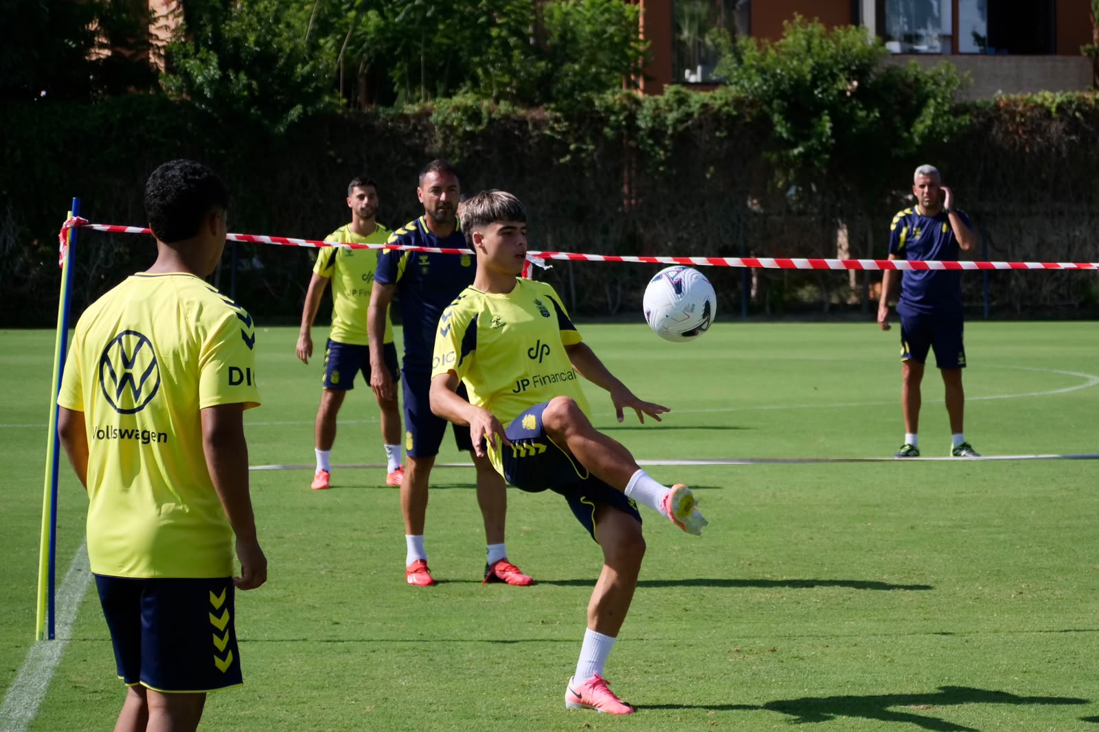 La UD Las Palmas continúa con su preparación en Marbella tras el amistoso frente al Al-Ittihad