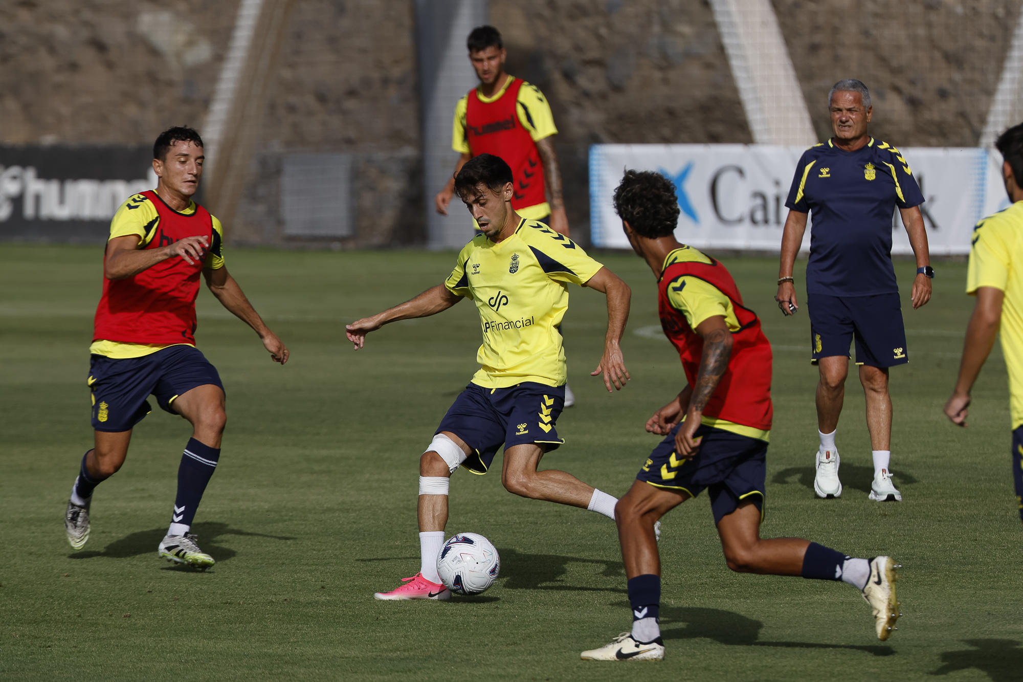 La UD Las Palmas completa una nueva jornada de trabajo con doble sesión en la Ciudad Deportiva
