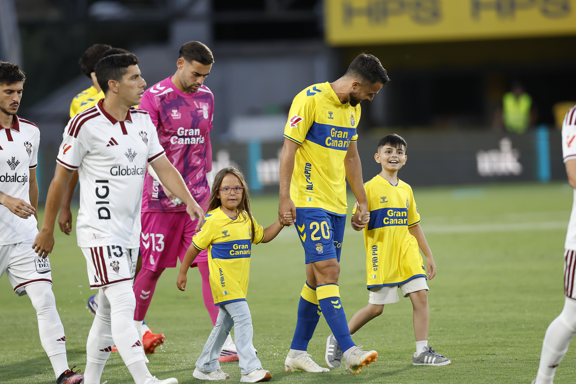 Tomás y Aitana, los Amarillos Valientes que acompañarán a la UD Las Palmas durante la temporada 2026/27