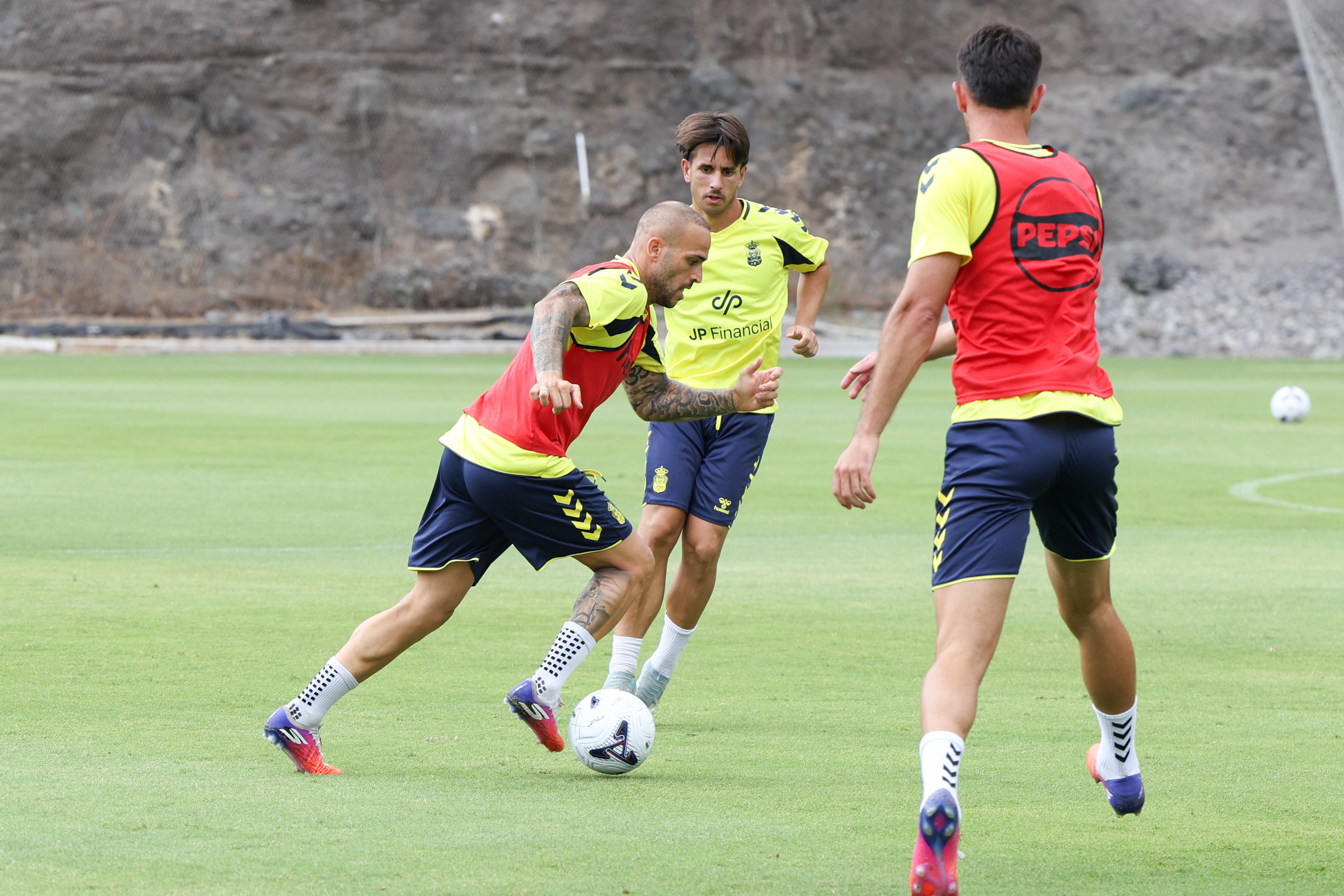 La UD Las Palmas completa su último ensayo en la Ciudad Deportiva antes de viajar a Barcelona