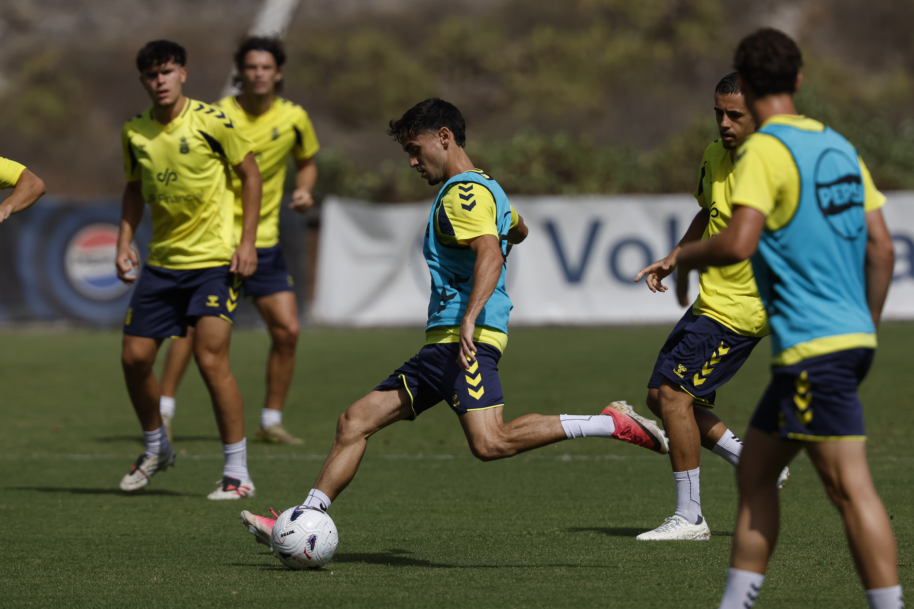 La UD Las Palmas inicia la semana centrada en su visita al Cádiz