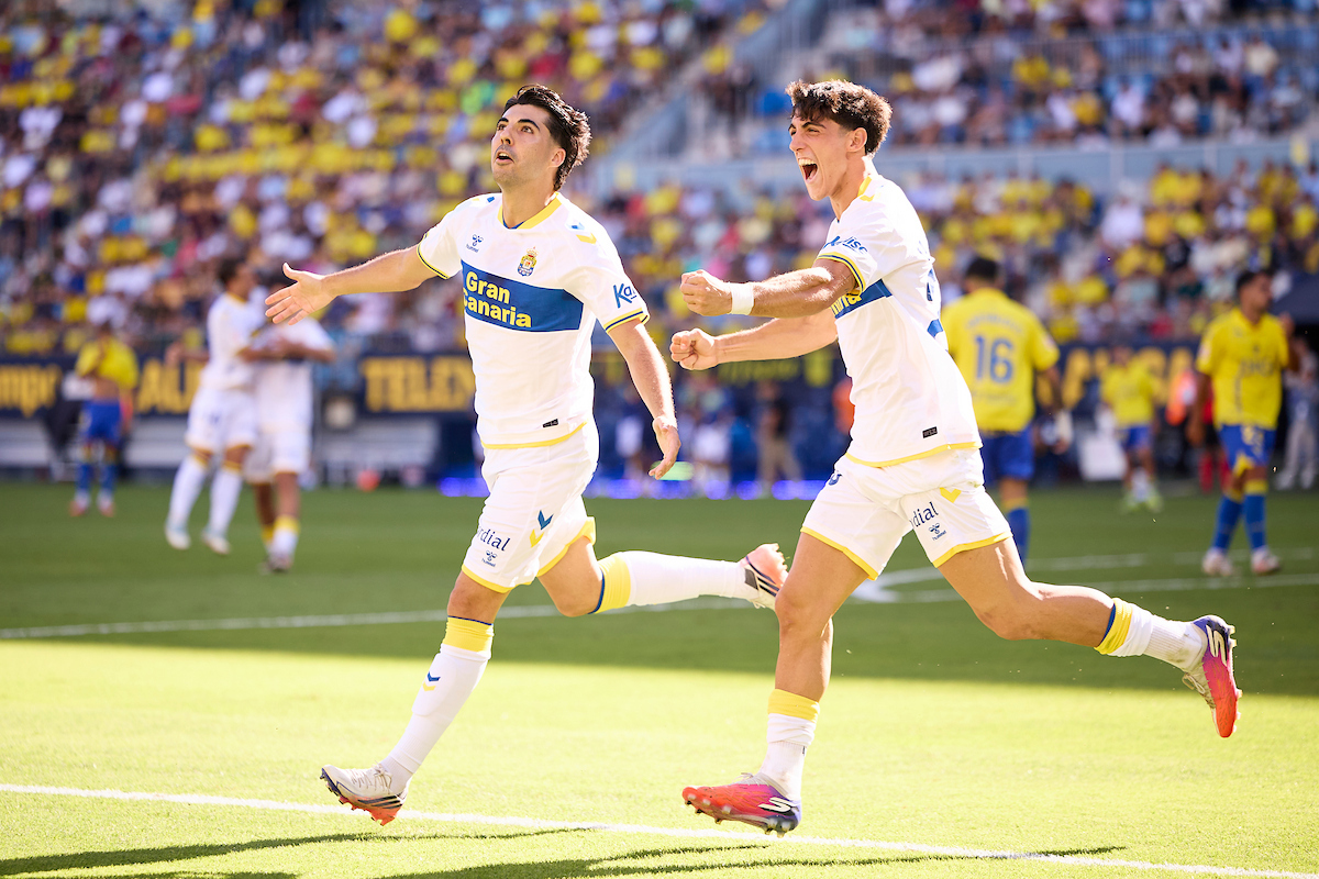 Las Palmas vuelve a saborear en 2026 otro triunfo en Cádiz (0-1)
