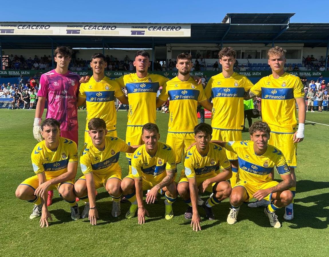 Las Palmas Atlético estrena su cuenta de puntos con victoria en Linares
