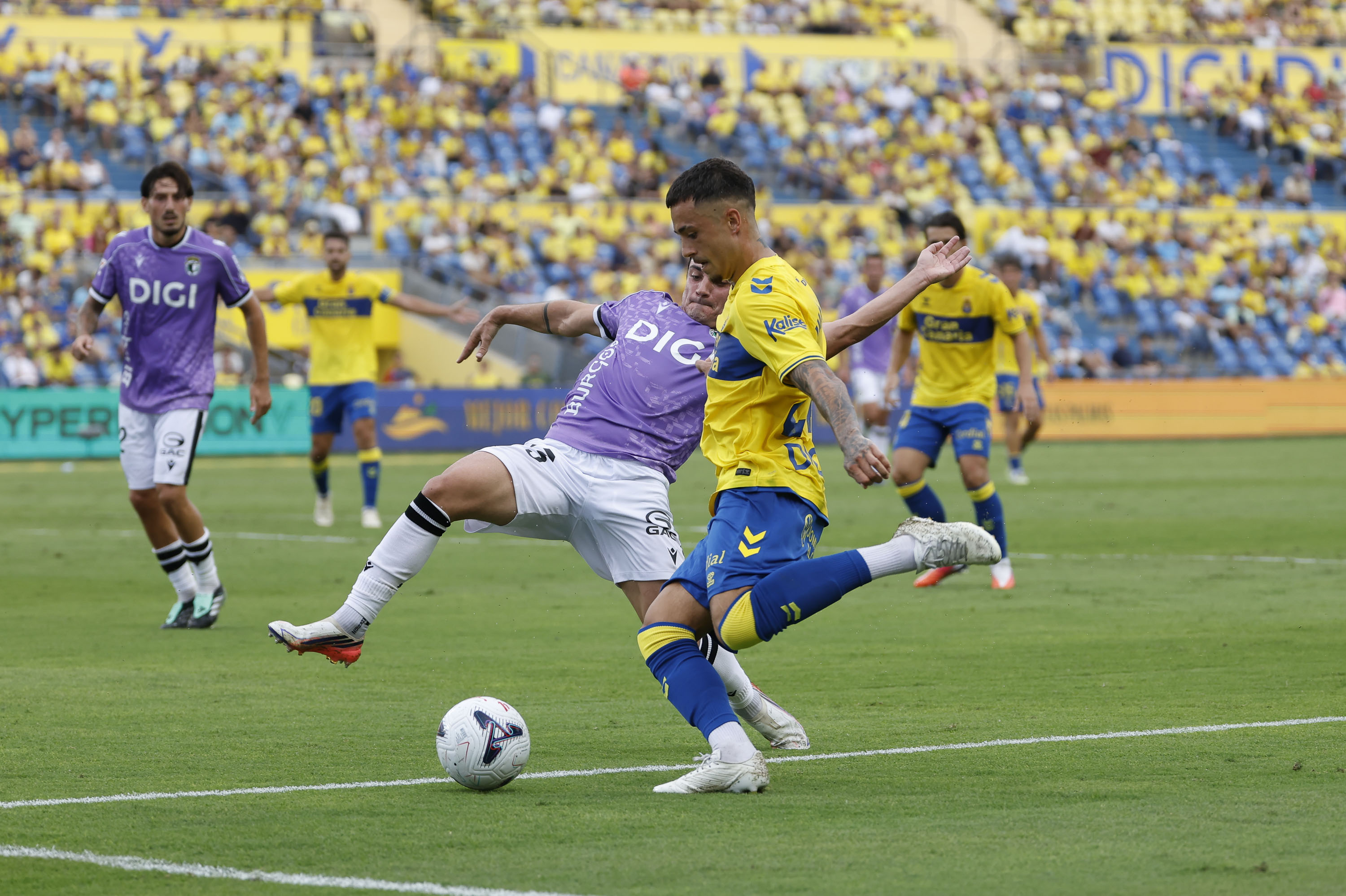 Las Palmas muestra dos caras y cede en casa los 3 puntos ante el Burgos (1-2)