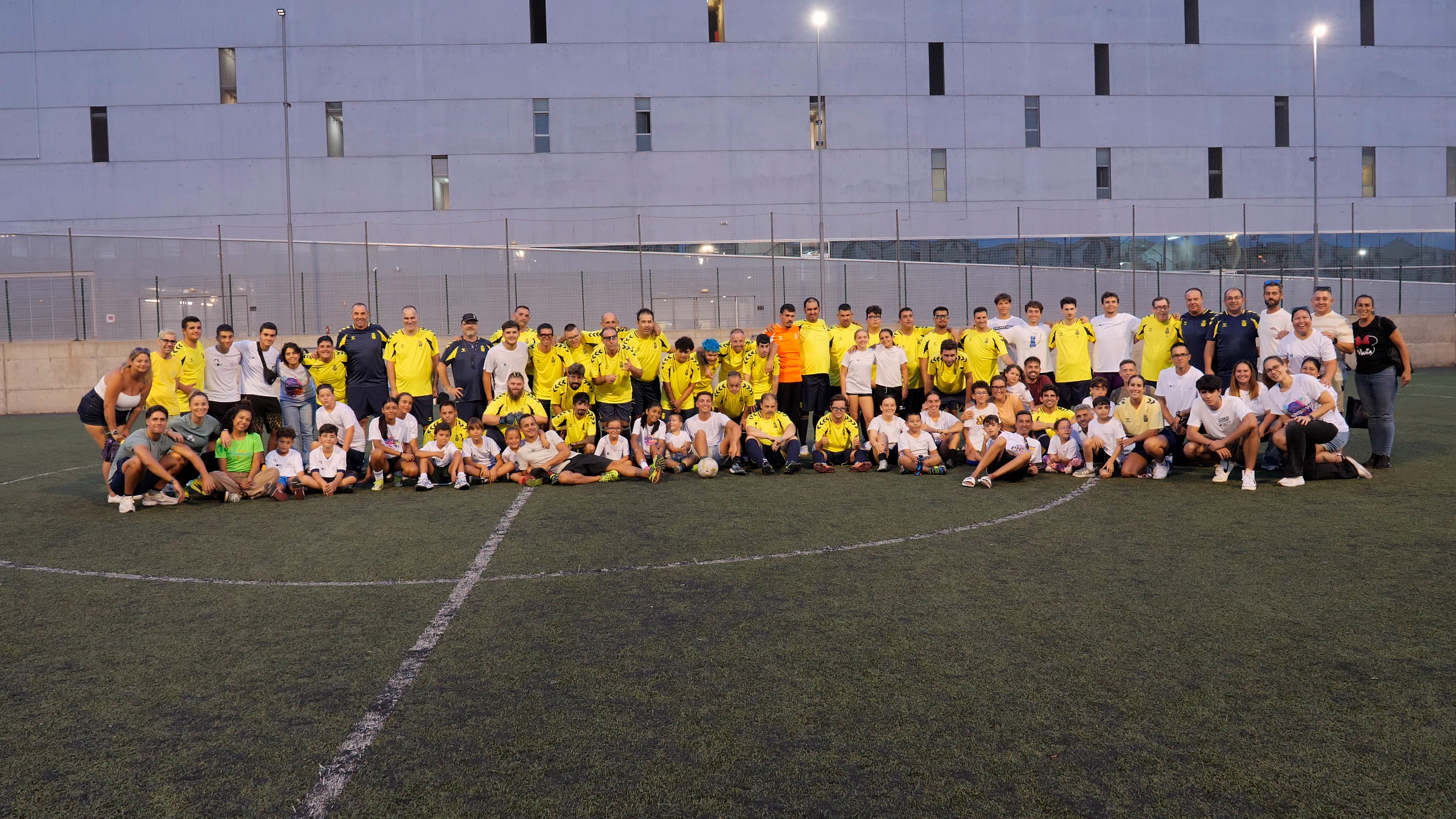 El deporte como punto de encuentro: la Fundación UD Las Palmas y Pequeño Valiente comparten una tarde muy especial