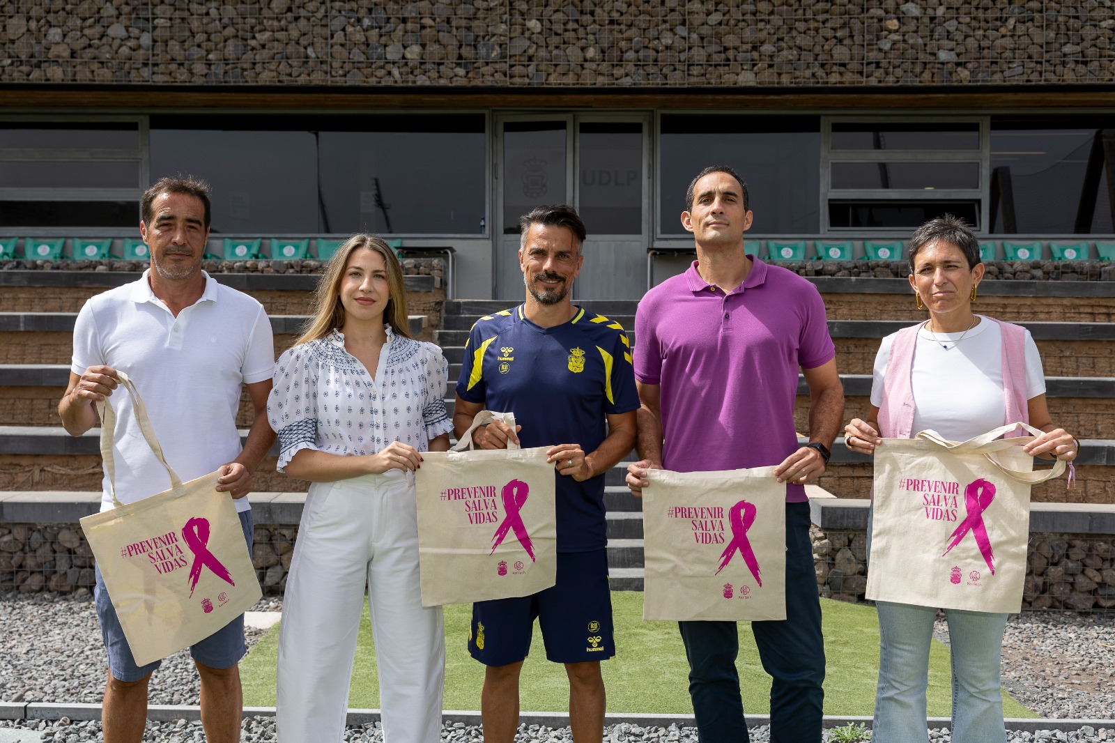 La UD Las Palmas y Kentech se unen en una campaña de concienciación contra el cáncer de mama