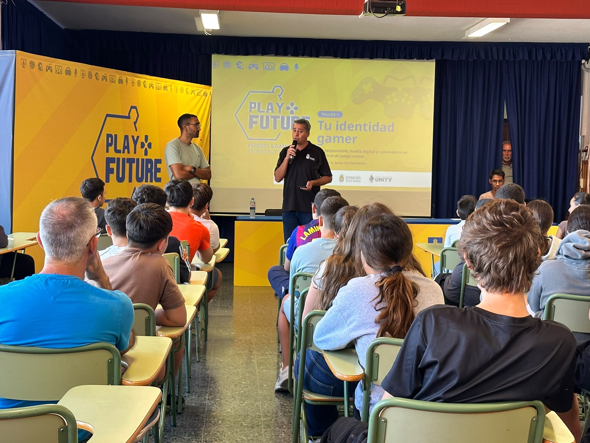 Play Future comienza con la formación sobre el sector de los videojuegos en el IES Roque Amagro
