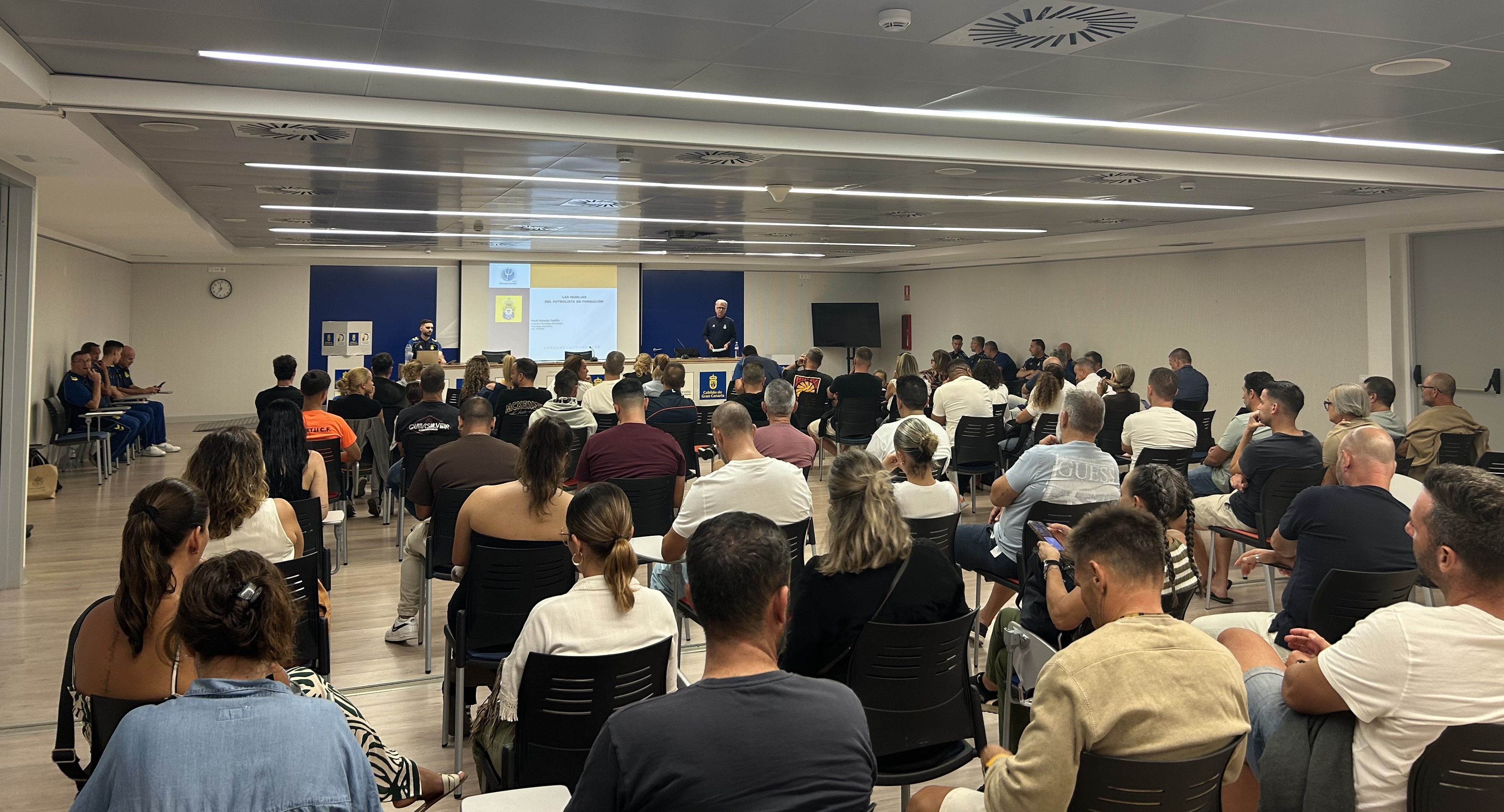 La UD Las Palmas refuerza la comunicación con las familias de sus equipos de fútbol base