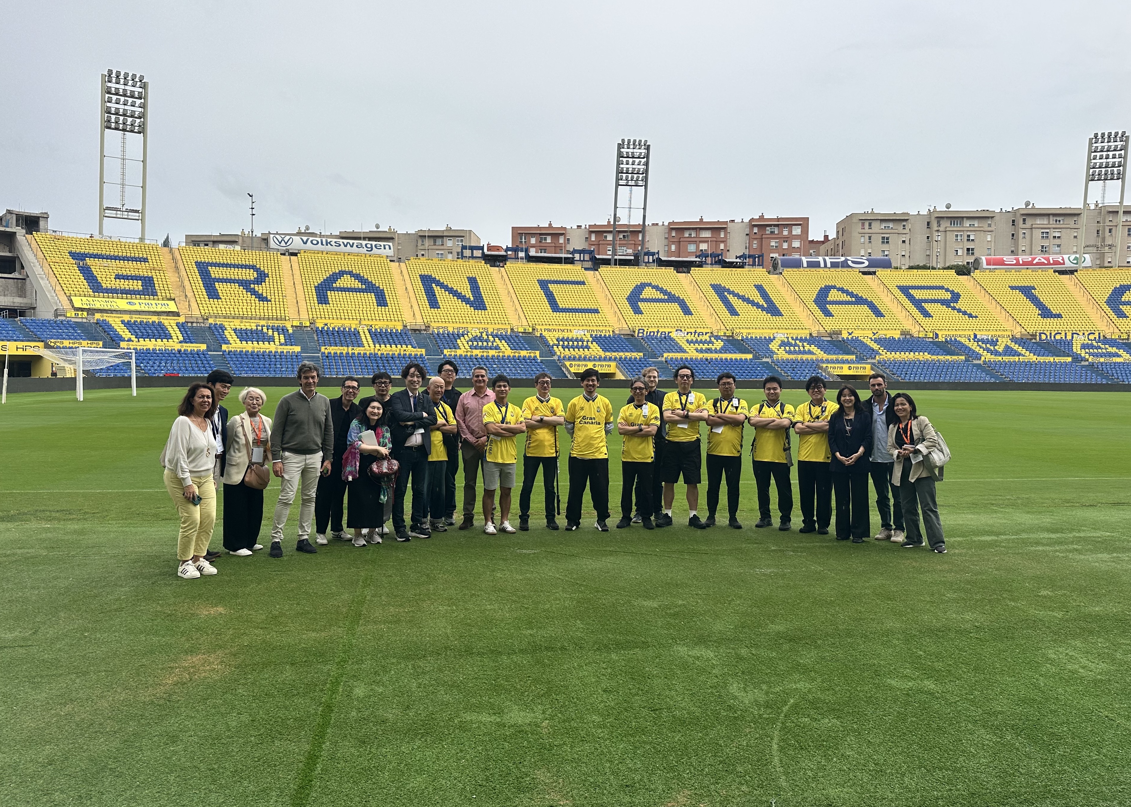 Empresas japonesas del sector audiovisual y del videojuego visitan el Estadio Gran Canaria