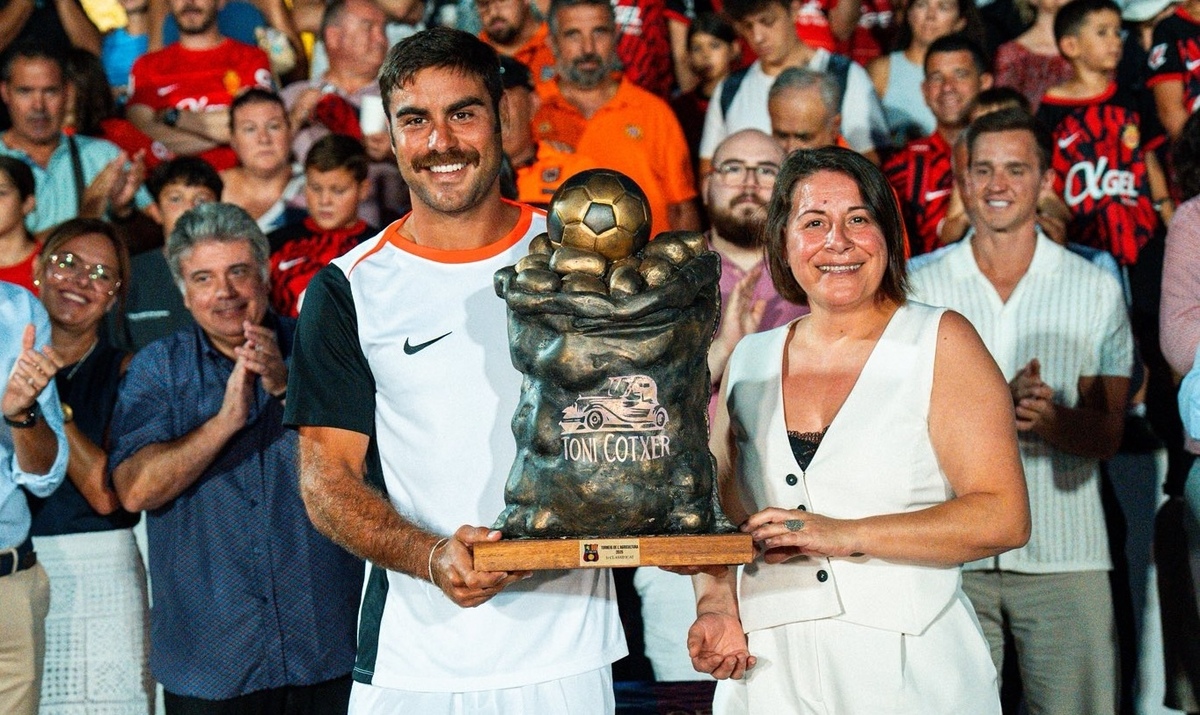 El RCD Mallorca alza la 53 edición del Trofeu de s'Agricultura | RCD ...