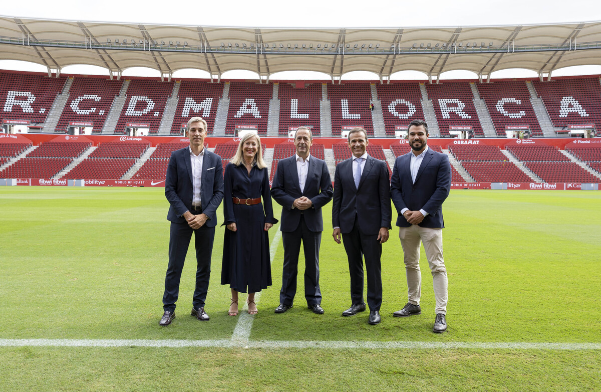 Gonzalo Gortázar visita el Estadi Mallorca Son Moix del RCD Mallorca ...