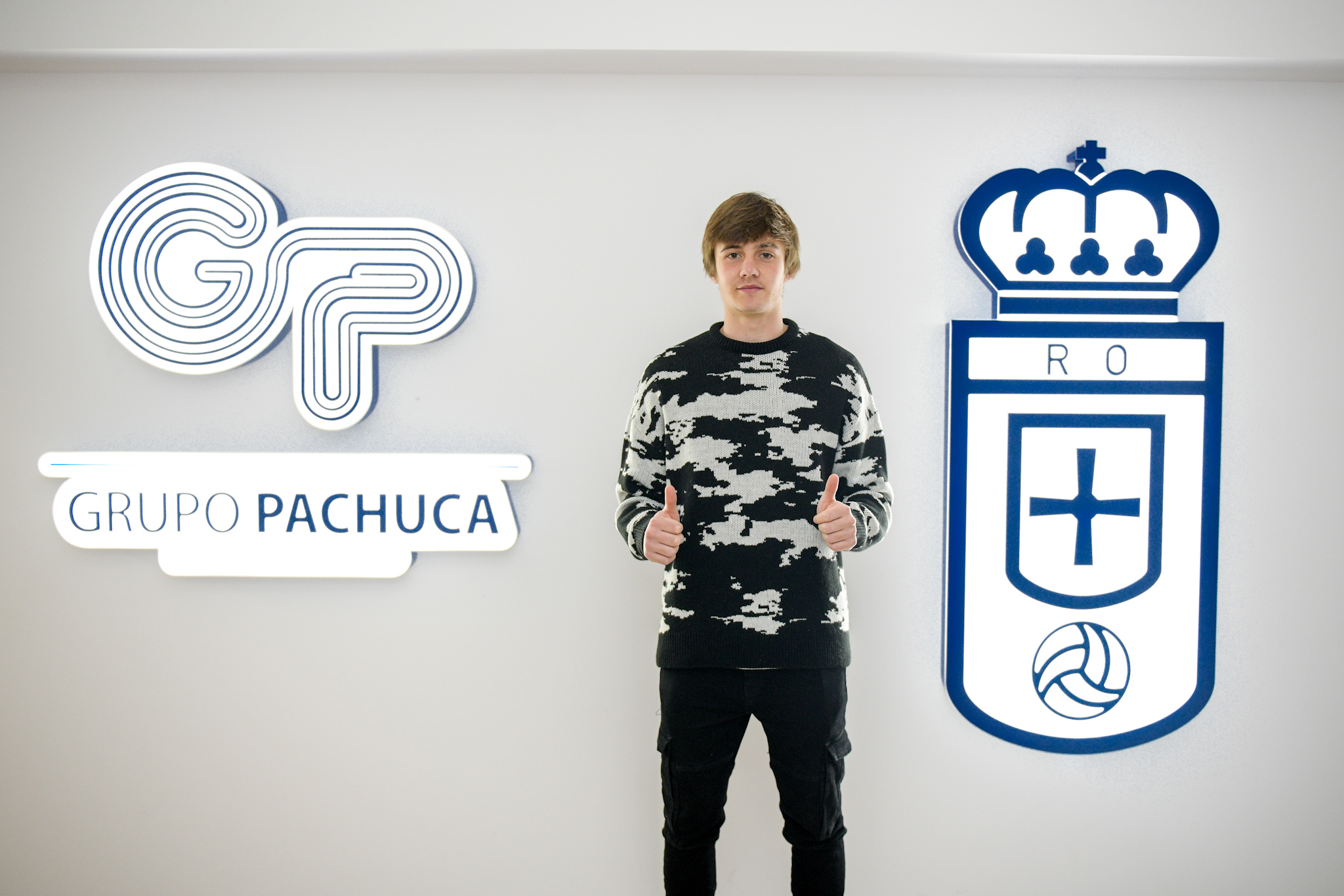 Yayo Extends His Ties to Real Oviedo Real Oviedo  Oficial