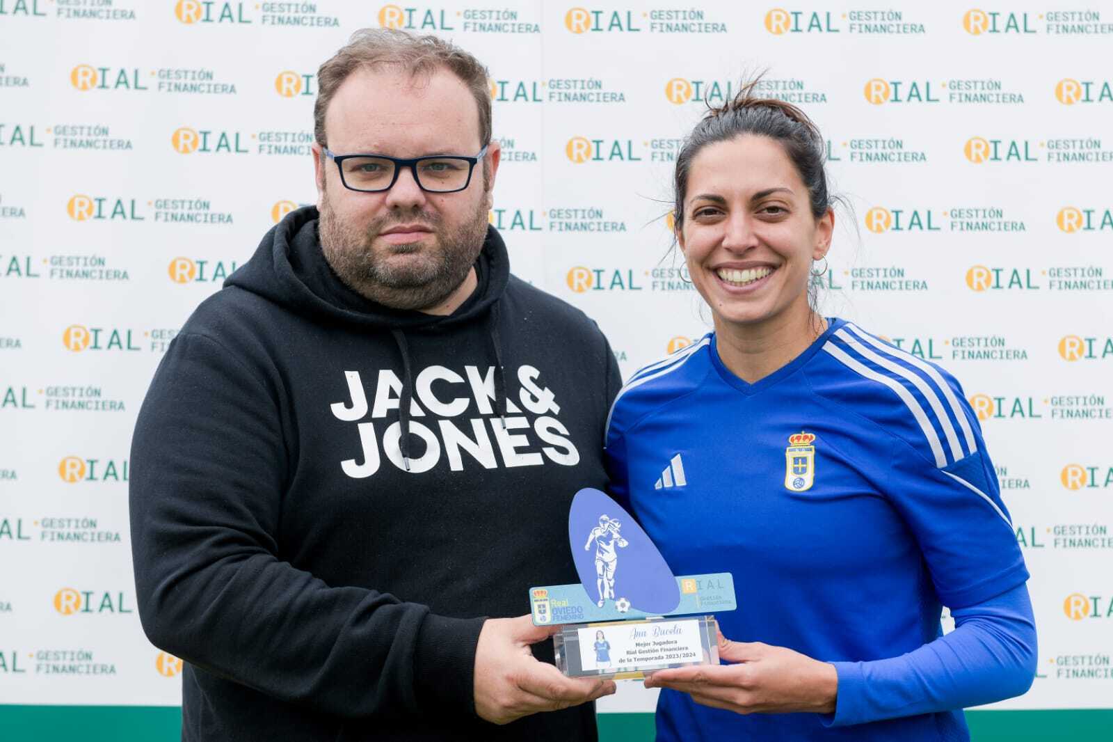 Ana Buceta, premio Rial Gestión Financiera | Real Oviedo | Web Oficial