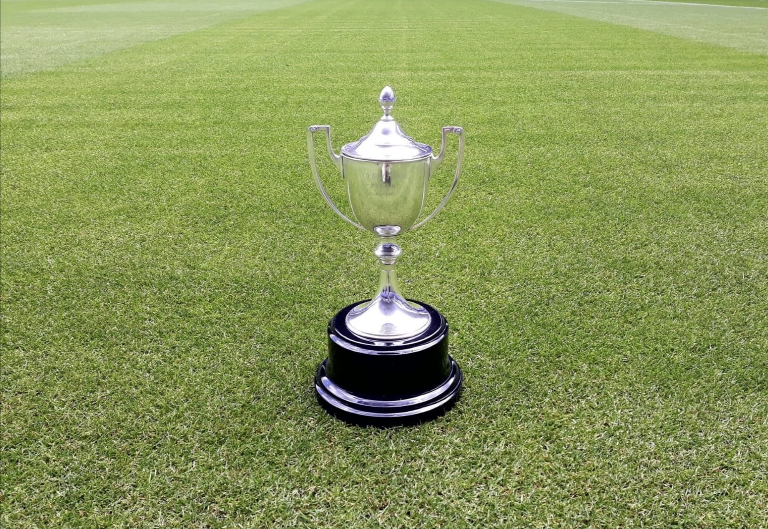 Un trofeo centenario más en nuestro museo | Real Oviedo | Web Oficial