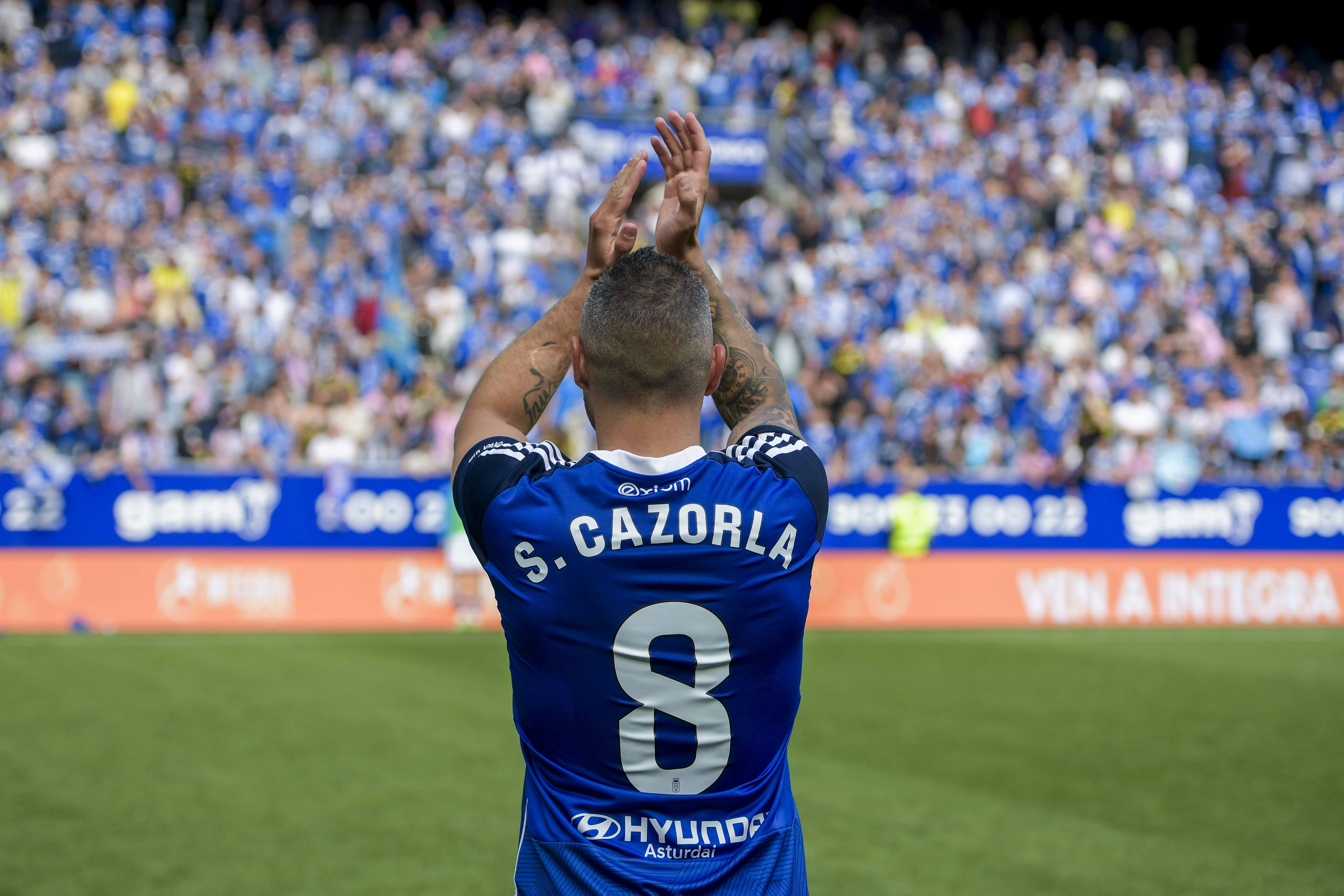 Santi Cazorla and Another Gesture of Support for the Academy | Real Oviedo  | Web Oficial