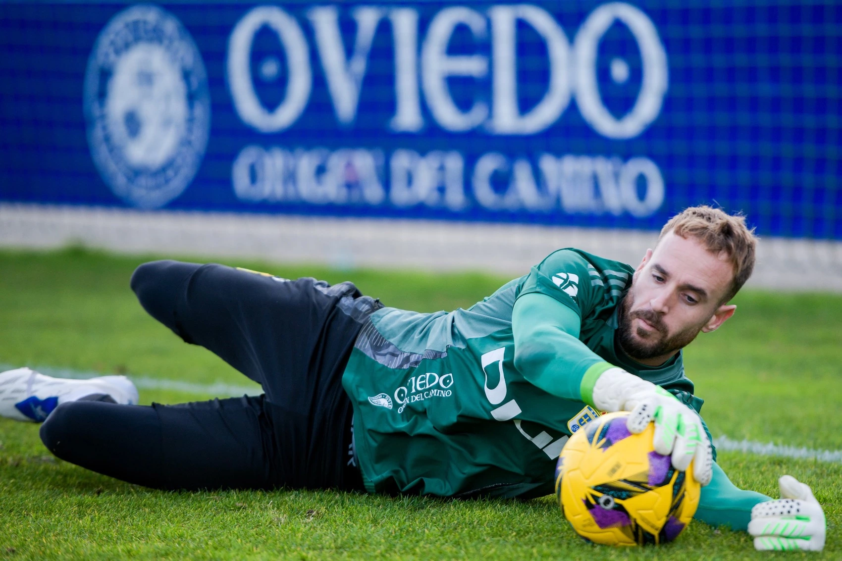 Aarón Escandell en un entrenamiento. Fuente: Real Oviedo