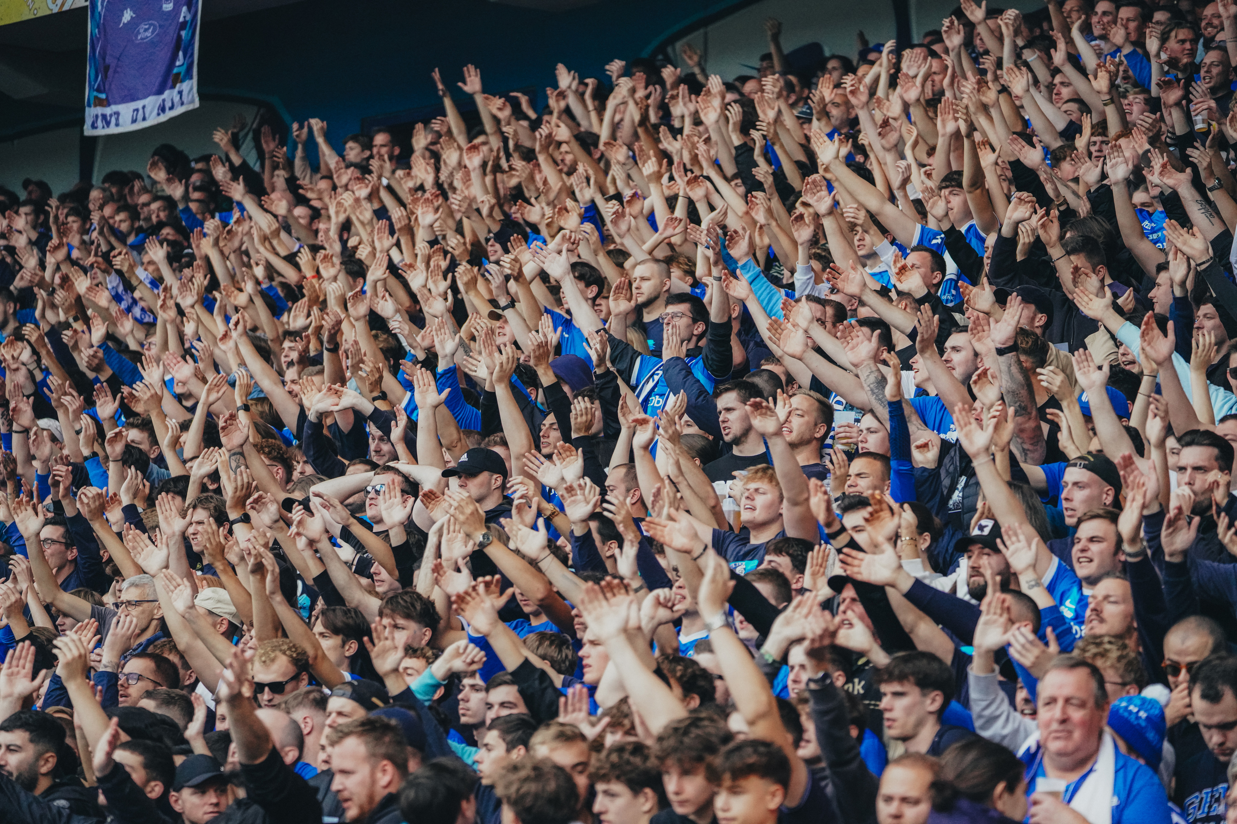 Giá Vé Khách Tại Pro League Tăng Nhẹ: Tin Vui Cho Cổ Động Viên