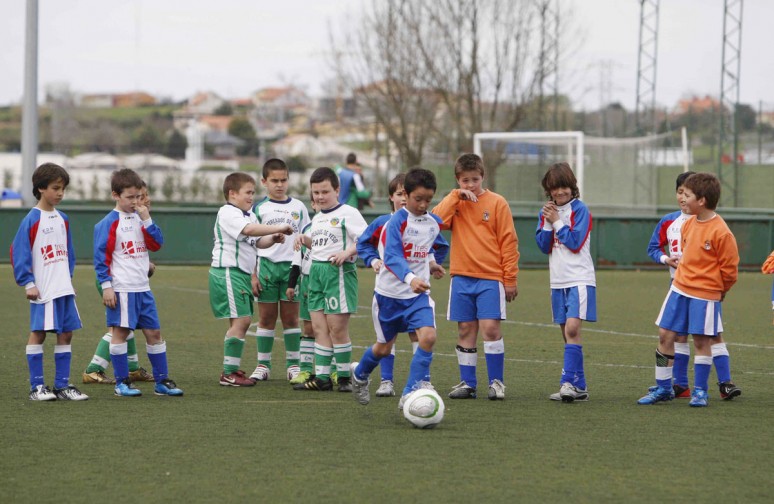 EMF Colindres Y SD Revilla Completan Las Semifinales Del IX Torneo ...