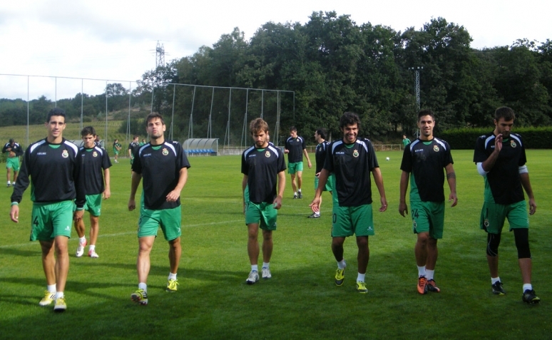 El Racing ultima en A Campiña la preparación de su debut en la Copa del ...