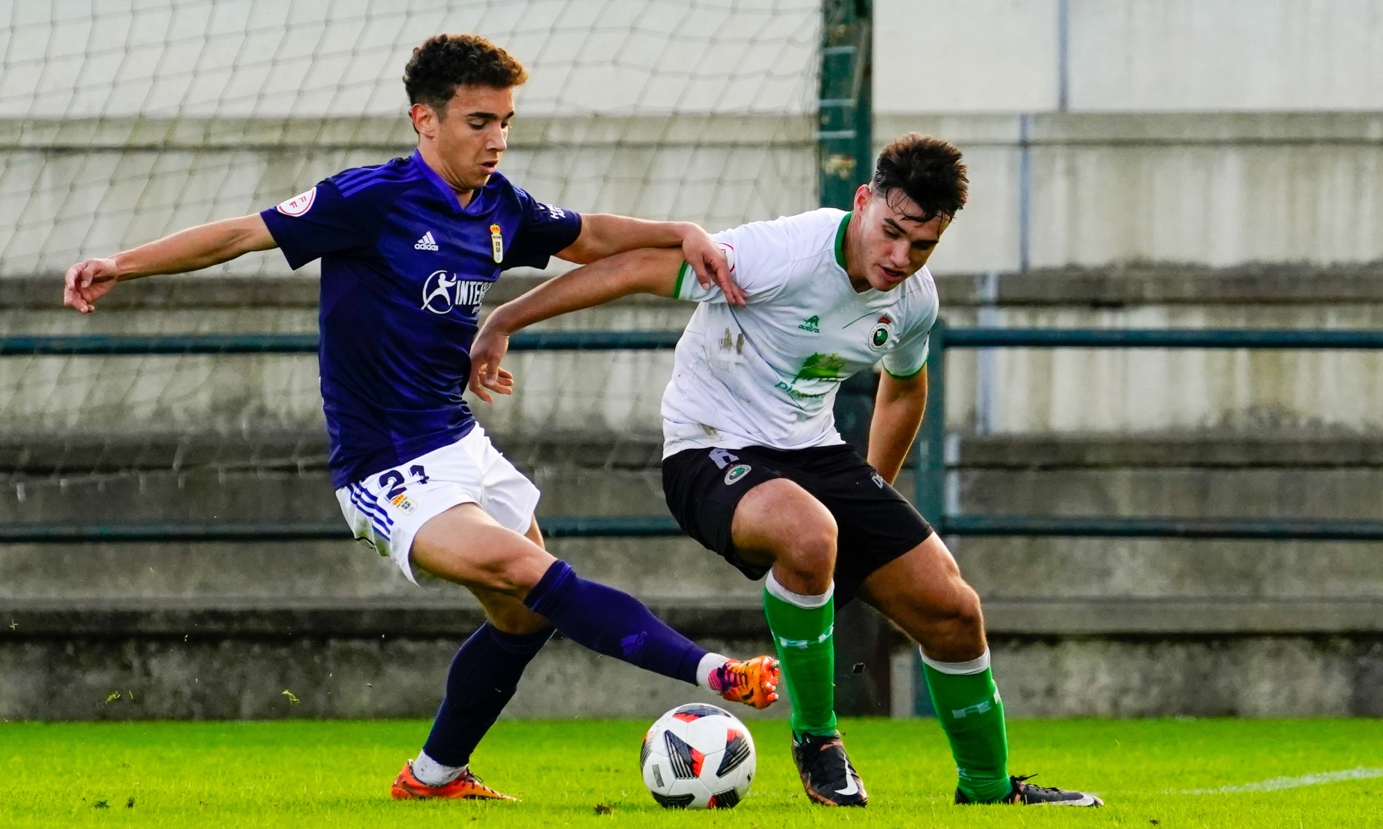 Rayo Cantabria y Real Oviedo Vetusta disputan en El Requexón un