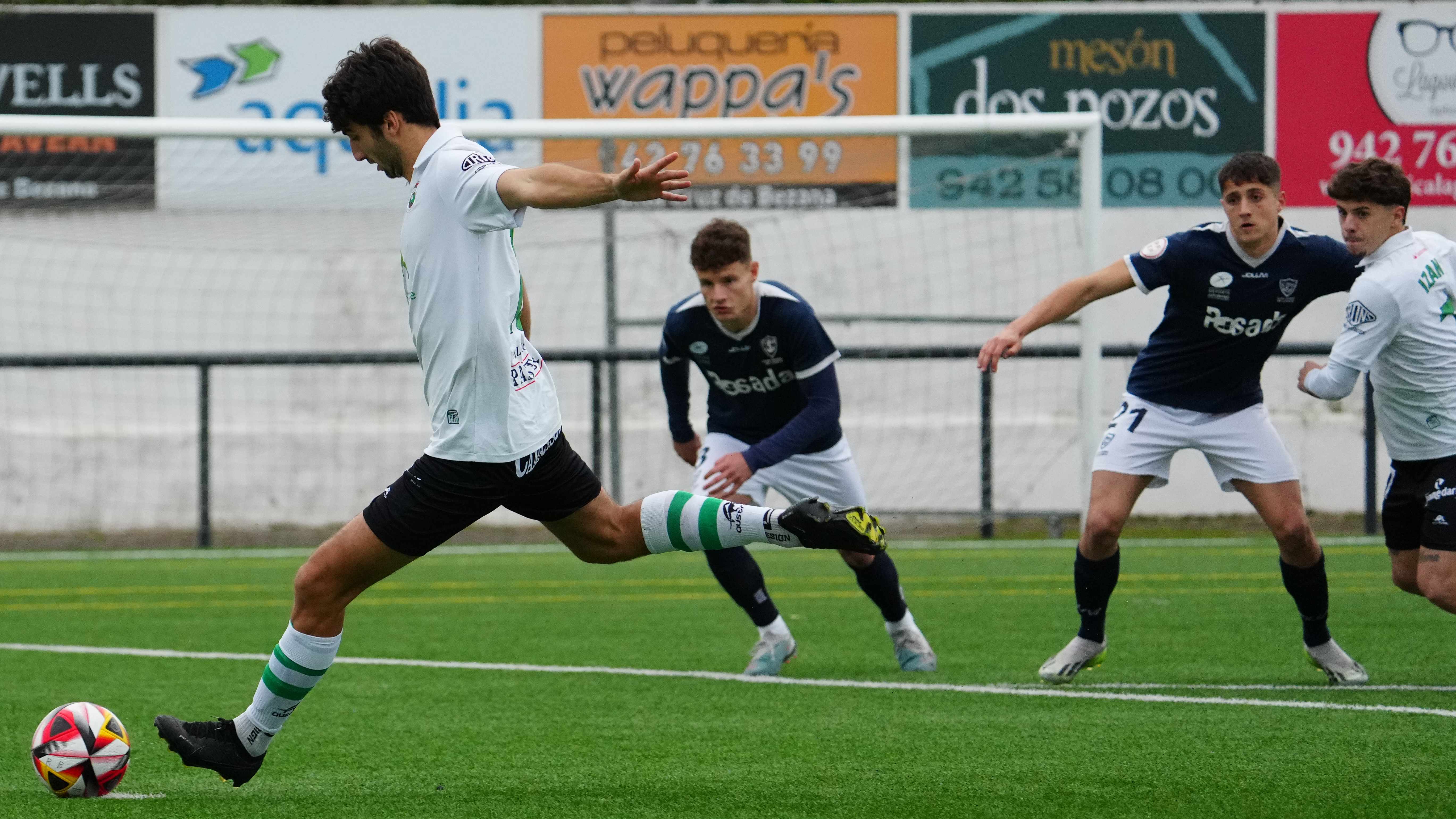 El Racing C. Villalbés y el Marino Luanco no encuentran el gol y se  reparten los puntos (0-0)