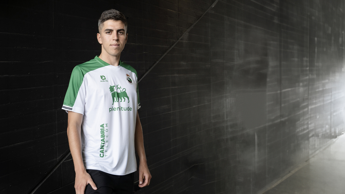 La primera equipación del curso 2024/25 presenta ADN 100% Racing | Real ...