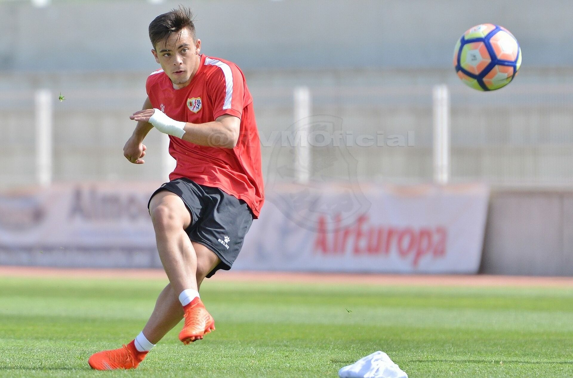 Vuelta al trabajo del primer equipo pensando en el Tenerife | Rayo ...