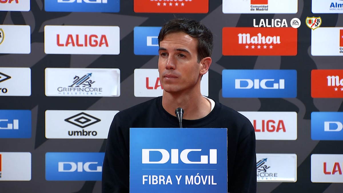 Rueda de prensa de Íñigo Pérez tras el Rayo Vallecano 1 - Cádiz CF 1 ...