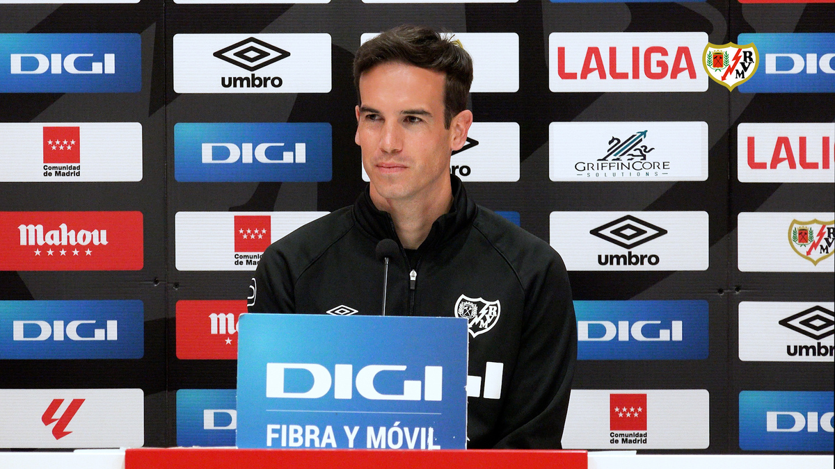 Rueda de prensa de Íñigo Pérez en la previa del Celta - Rayo Vallecano ...