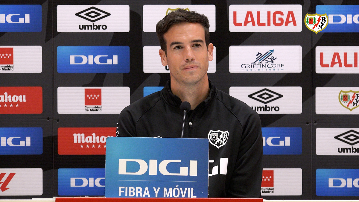 Rueda de prensa de Íñigo Pérez en la previa del Villarreal CF - Rayo ...