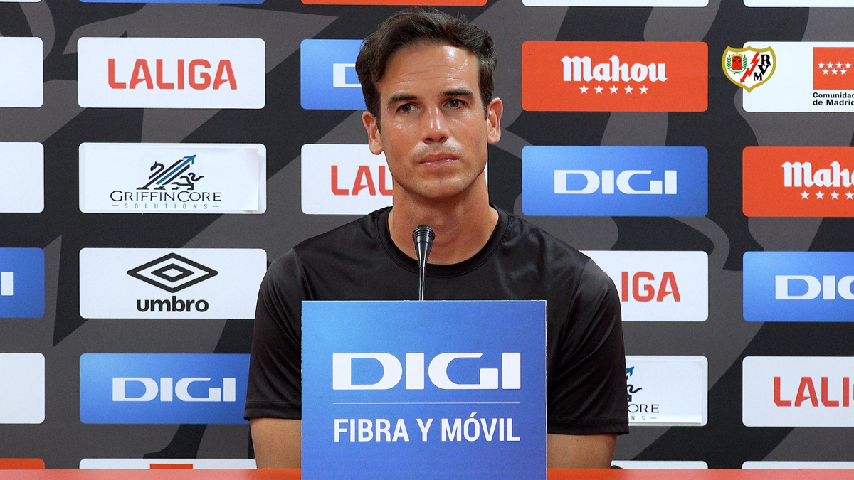 Rueda de prensa de Íñigo Pérez en la previa del Rayo Vallecano - UD ...