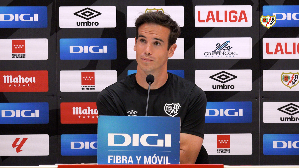 Rueda de prensa de Íñigo Pérez en la previa del Valencia CF - Rayo ...