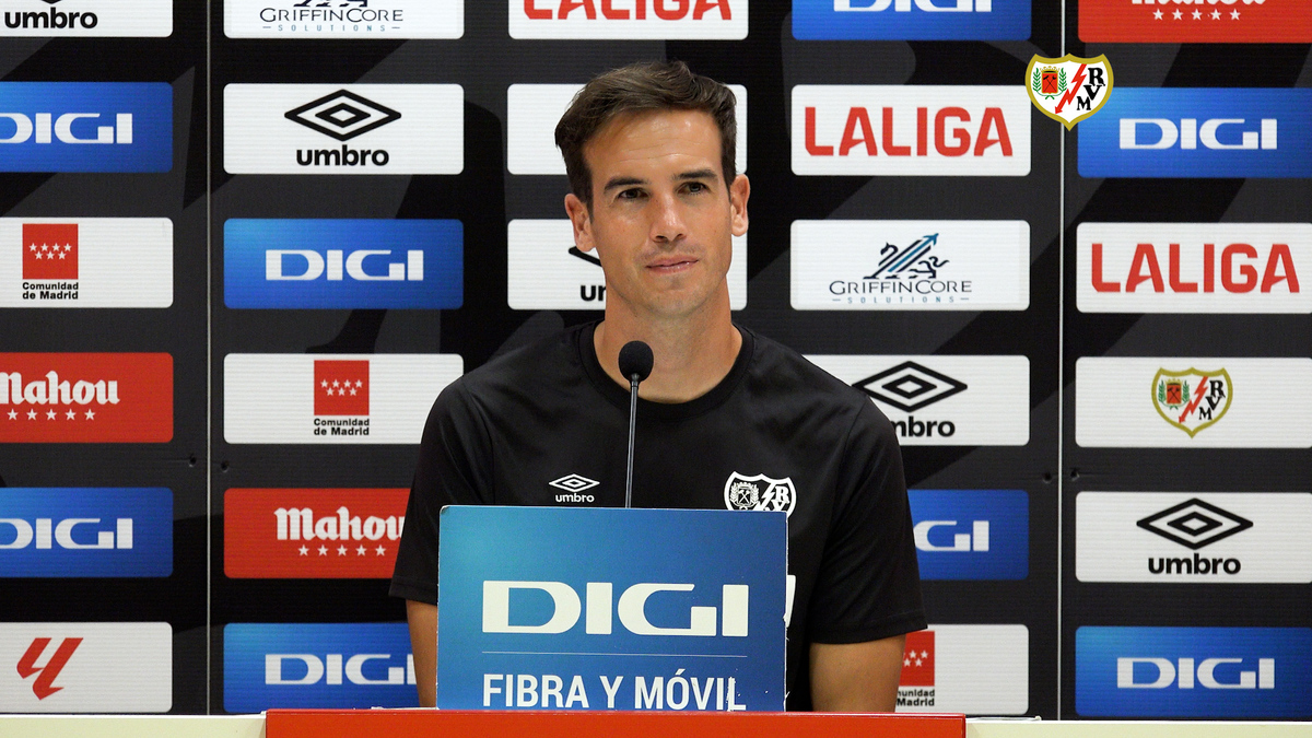 Rueda de prensa de Íñigo Pérez en la previa del Real Sociedad - Rayo ...